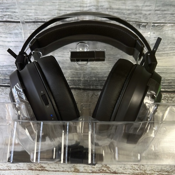 Razor Nari Essential Wireless Gaming Headset / Microphone not Included - Picture 2 of 9